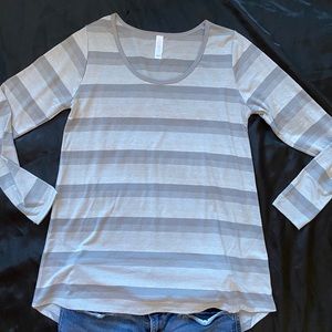 LuLaRoe S Lynnae long sleeve shirt
